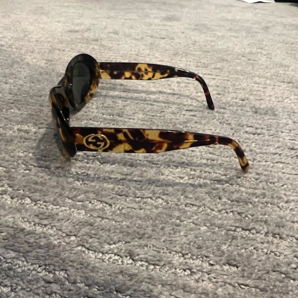 Gucci Tortoise Sunglasses EUC - Picture 6 of 15